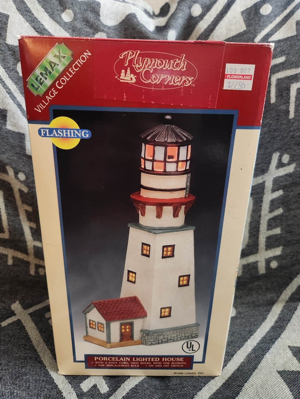 Lemax Plymouth Corners Lighthouse Lighted Flashing Christmas Village 2000 w/ Box
